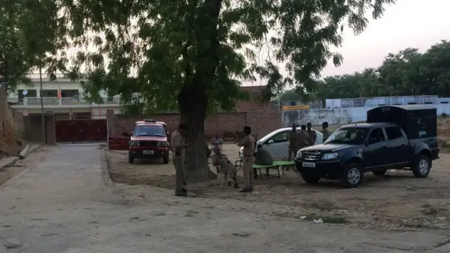 ગામના વિસ્તારમાં પોલીસ સુરક્ષા