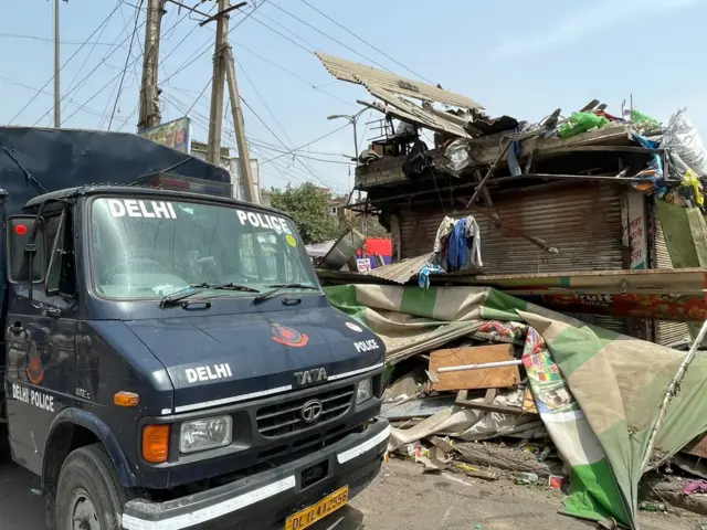 दिल्ली में 'ऑपरेशन बुलडोजर'