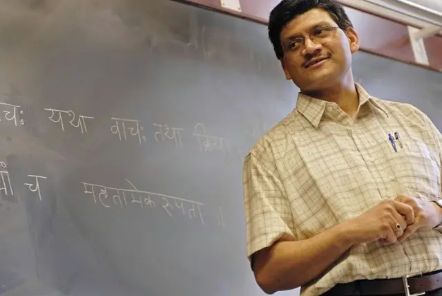 முஸ்லீம்களுக்கு சமஸ்கிருதம் கற்பிப்பதில் என்ன தவறு? அது பிராமணர்களின் மொழி மட்டுமல்ல