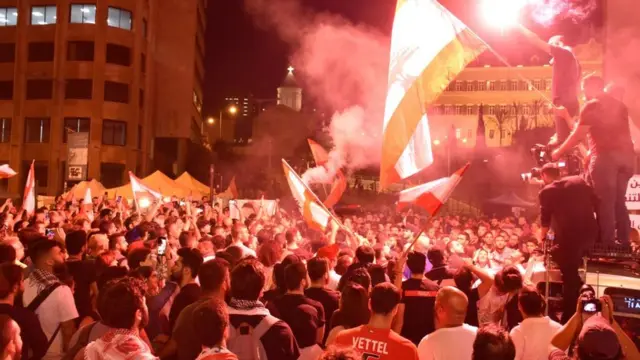 من احتجاجات 17 أوكتوبر/تشرين أول 2019 في ساحة رياض الصلح وسط بيروت