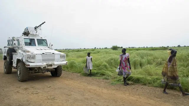 দক্ষিণ সুদানের মালাকালায় জাতিসংঘ শান্তিরক্ষীদের টহল, জুলাই ৯, ২০১৫