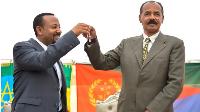 Abiy Ahmediifi Isaayyaas Af-warqii yeroo furtuu waliif kennan