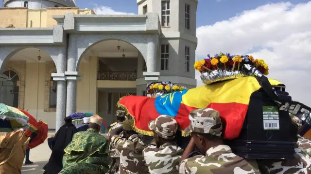 ስነ ስርዓት ቀብሪ ተጋዳሊት ነጻነት ኣስፋው ኣብ መቓብር ሓርበኛታት ቤተክርስቲኣን ቅዱስ ገብርኤል መቐለ ትማሊ ድሕሪ ቐትሪ [1 መጋቢት 2012 ዓ.ም] ተፈጺሙ