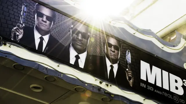 Afiche de la película Hombres de negro.