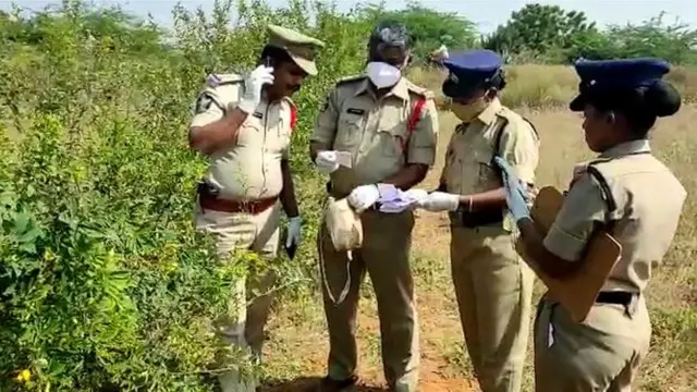 ఘటనా స్థలంలో పోలీసులు