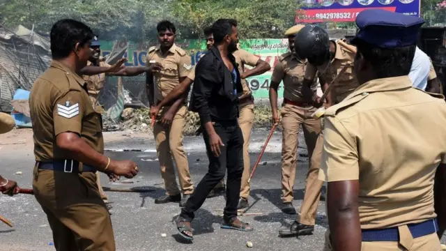 તુતીકોરિનમાં હિંસા દરમિયાન પોલીસ કાર્યવાહી