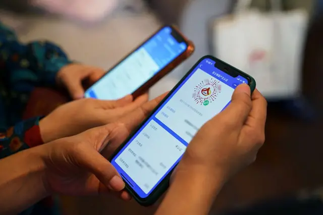 此次普查将不再使用纸张，而是由普查员使用电子设备采集。