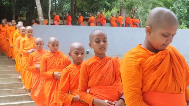 හොරණ, දෙකඳුවෙල භික්ෂුණී පුහුණු පිරිවෙනේ අධ්යපානය හදාරන භික්ෂුණීන් වහන්සේ