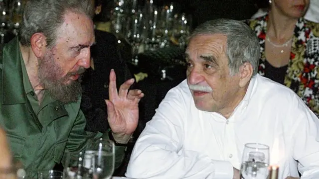 Fidel Castro (kiri) dan Gabriel García Márquez