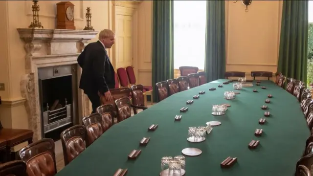 Это комната для заседаний кабинета министров