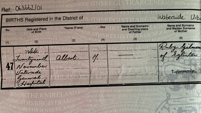 Igihe Albert yarondera urupapuro rw'amavuko ashaka gushinga urwiwe yatangajwe n'ukubona ko se wiwe atawariko