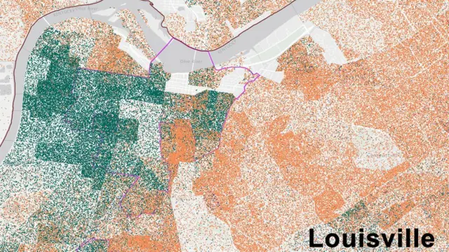 El mapa de Louisville muestra los hogares de residentes afroamericanos en verde y de blancos en anaranjado.