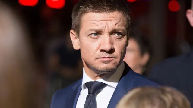 Джеремі Реннер