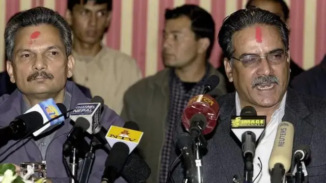 शांति समझौते पर बात करते नेता