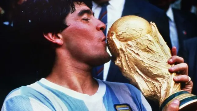 Diego Maradona kissing the World Cup after victory in 1986