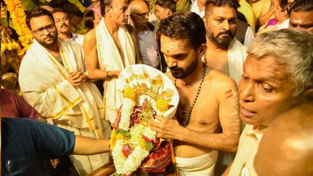 મંદિરની અંદરની તસવીર