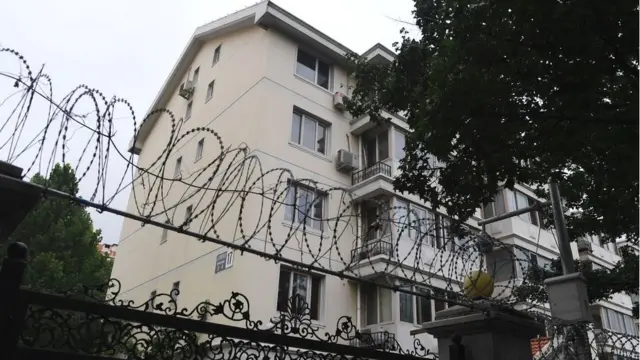 इथंच त्यांना नजरकैदेत ठेवल्याचं म्हटलं जातं.