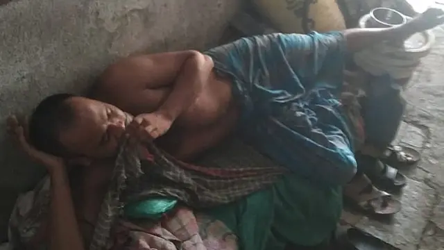 পশ্চিমবঙ্গের এই পরিযায়ী শ্রমিকরা বলছেন তারা অবর্ণনীয় দুদর্শার মধ্যে দিন কাটাচ্ছেন।