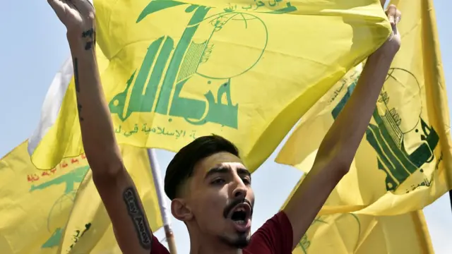 ABD ordusu komutanı Kenneth Franklin McKenzie'nin 8 Ağustos'ta Beyrut'a yaptığı ziyaret Hizbullah destekçileri tarafından protesto edildi.