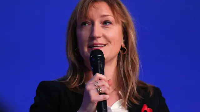 Reinion navideña Allegra Stratton