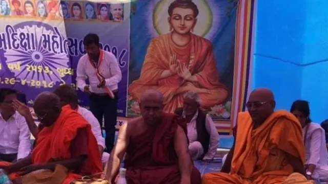 புத்த மதத்தை தழுவிய உனா தாக்கப்பட்ட தலித்துகள்