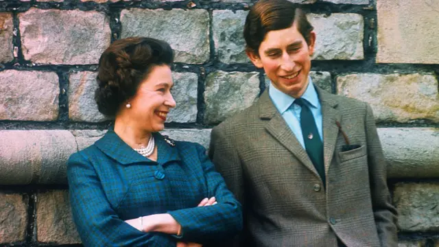 Kraljica sa mladim kraljem Čarlsom