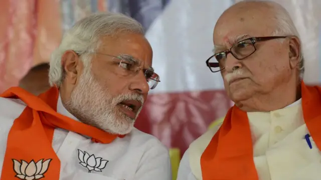 नरेंद्र मोदी और लालकृष्ण आडवाणी