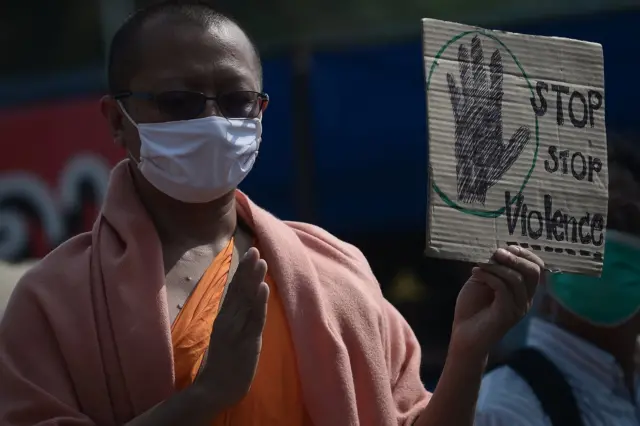 ธรรมกาย, วัดพระธรรมกาย, ธัมมชโย, ดีเอสไอ, ประยุทธ์ จันทร์โอชา, ม.44