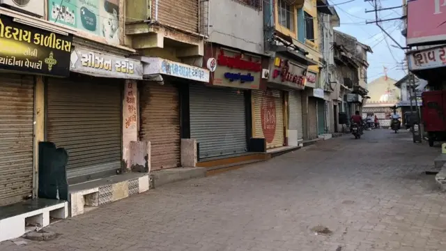 મોરારિબાપુ પર ભાજપના નેતા પબુભા માણેકના હુમલાના પ્રયાસ બાદ મહુવામાં બંધ