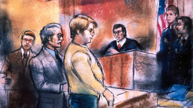 Ilustración de Mark Chapman frente a un tribunal que lo acusó del asesinato de John Lennon.