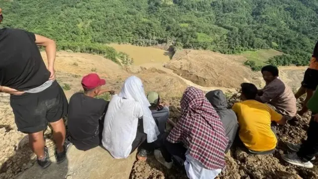 மொத்தம் கிடைத்த 10 உடல்களில், பெரும்பாலும் பிராந்திய இராணுவ வீரர்கள் உள்ளனர்