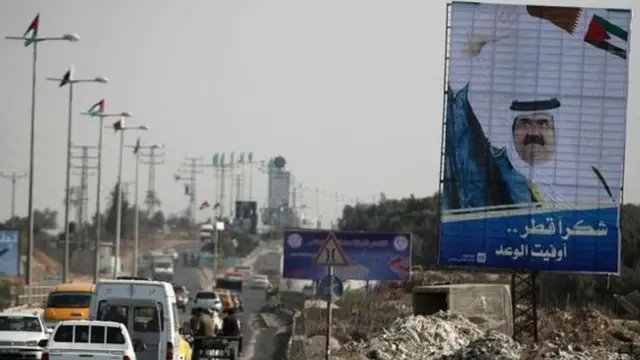 زار أمير قطر السابق الشيخ حمد قطاع غزة سنة 2012