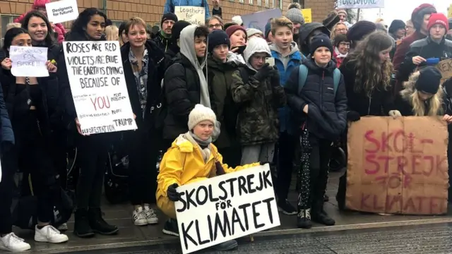 (캡션) 학생인 툰베리는 '등교 거부 운동'을 시작했다