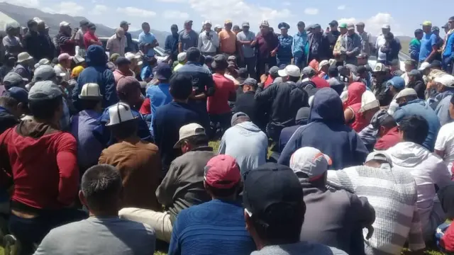 чогулган кишилер