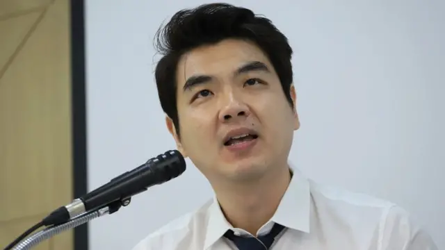 ปิยบุตร แสงกนกกุล