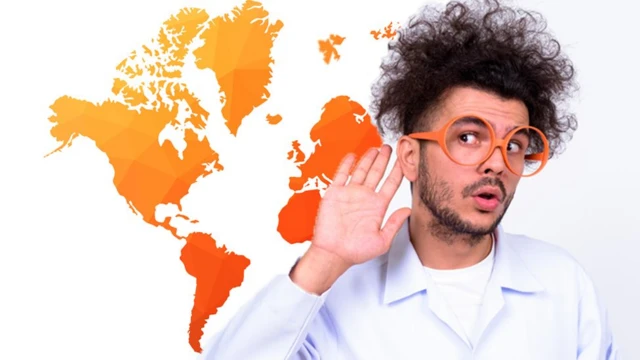 Chico con mapamundi.