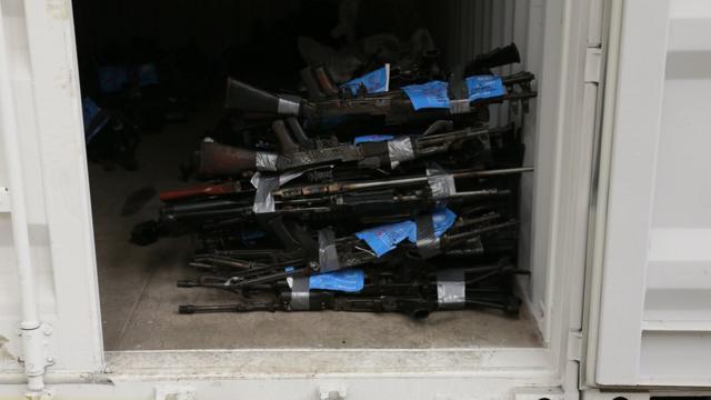 Armas de las FARC en contenedor de la ONU (Foto: John Vizcaino/ AFP)