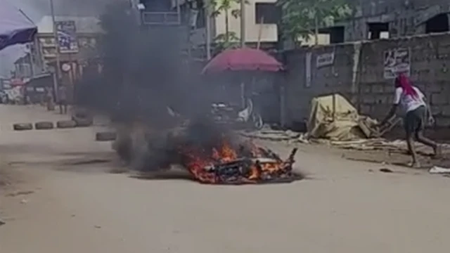 Foto gosiri ọgbatumtum a sị ndị ojiegbe mwakporo Nnewi mụnyere ọkụ