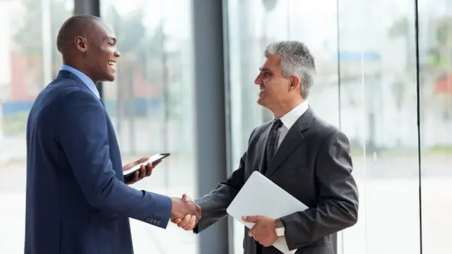 أهمية المعاملة الودية مع عملاء الشركات