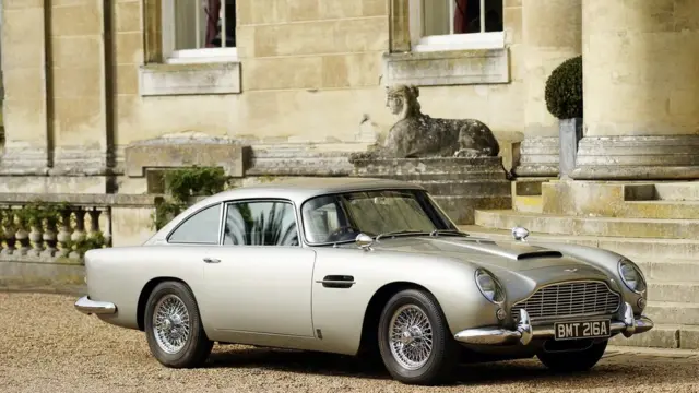 آستون مارتین DB5 مشهورترین ماشین جیمز باند است