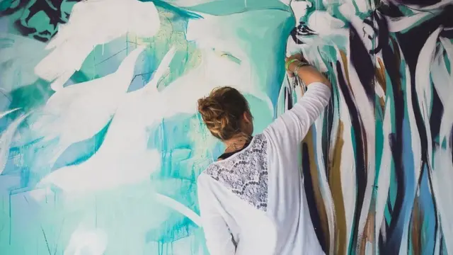 Artista de Artfinder pintando