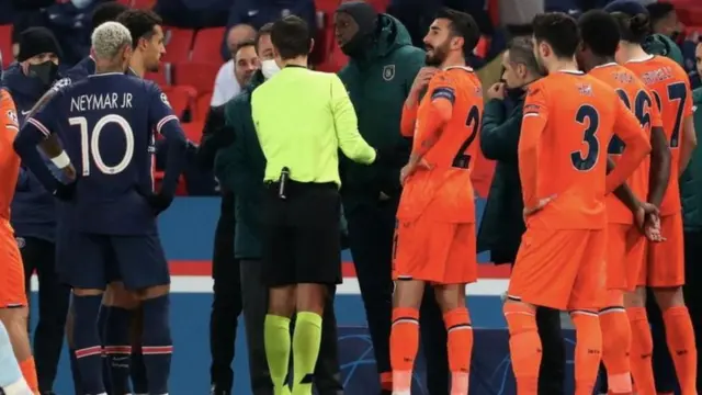 Demba Ba réagit en soutien à son entraineur Pierre Webo.