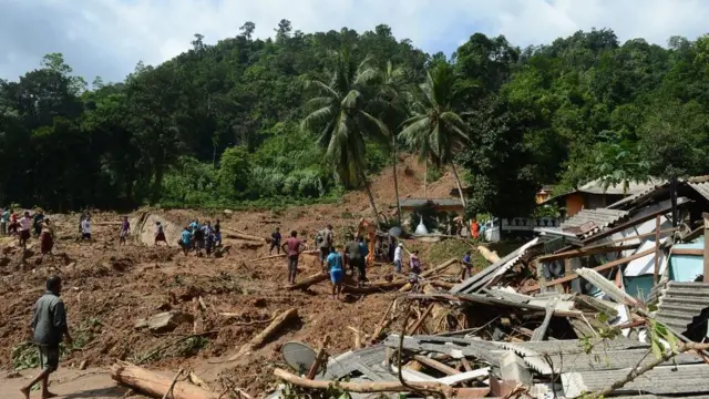 மண்சரிவு சிவப்பு எச்சரிக்கை விடுப்பு