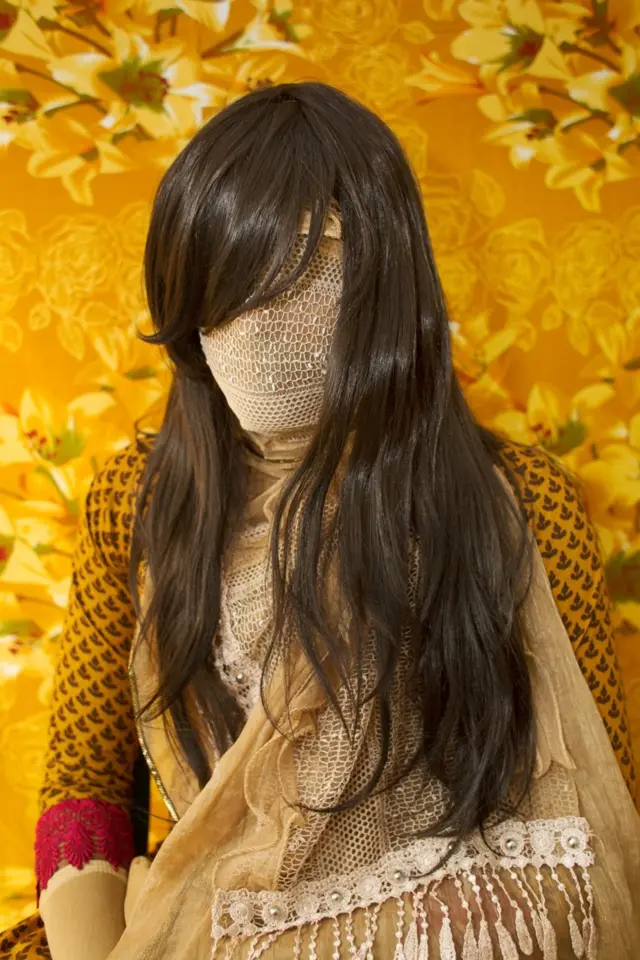 হাবিবা নওরোজের আলোকচিত্র 'কনসিলড' সিরিজের একটি ছবি