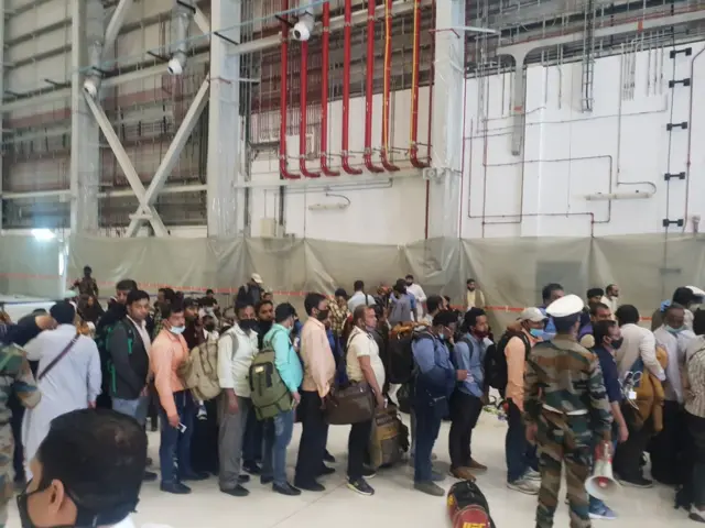 काबुल से लौटे लोग