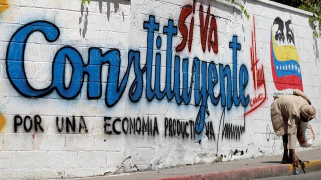 Grafiti en que se lee Constituyente por una Economía Productiva