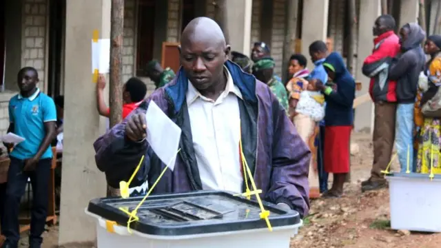 Uwuzokwemererwa kwitoreza kuba umukuru w'igihugu c'u Burundi agomba kuba ata bundi bwenegihugu yigeze agira