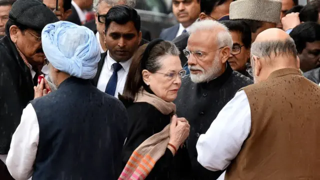 மோதி - அமித்ஷா - சோனியா - மன்மோகன் சிங்