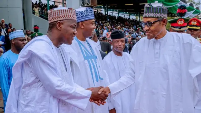 Olori ile igbimọ Asoju sofin, Aarẹ ile igbimo Asofin Agba, Bukola Saraki naa pejupesẹ si ibi iburawọle.