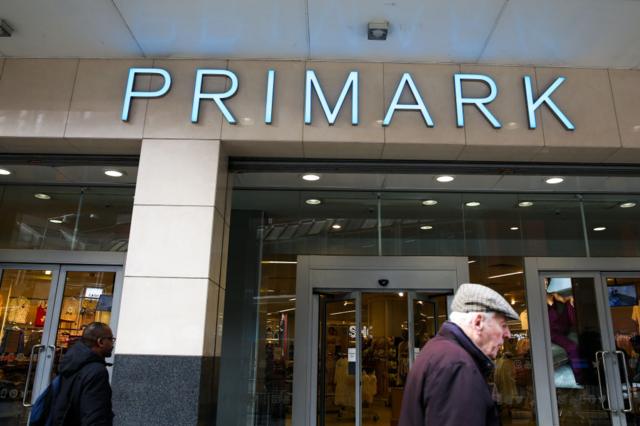شرکت "پرایمارک" که یکی از عرضه‌کنندگان پوشاک ارزان قیمت در بریتانیاست از احتمال تاخیر در عرضه محصولات به دلیل نرسیدن مواد اولیه از چین خبر داده است